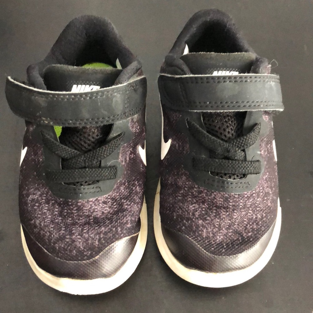 Black Toddler Nike Free RN size 6C, super cute!